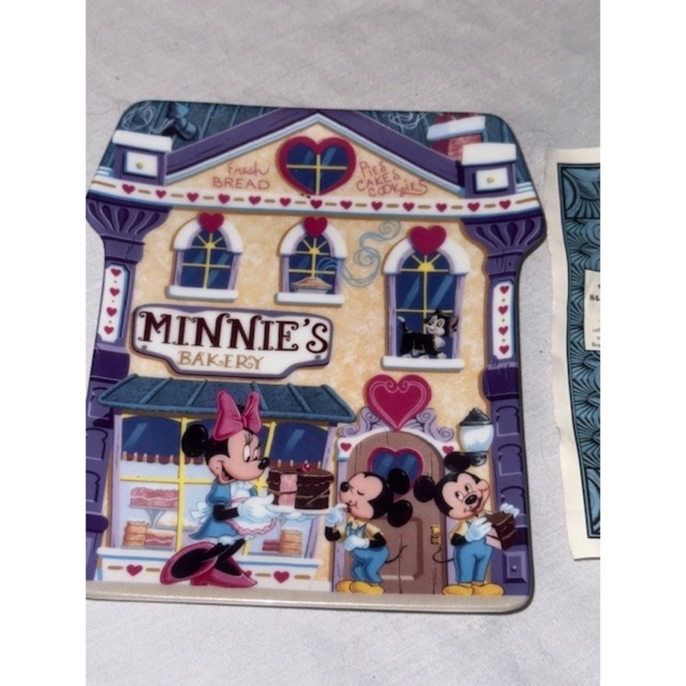 Disney Bradford Exchange Minnie's Bakery Plate Mickey's Village Collectible - Picture 3 of 5